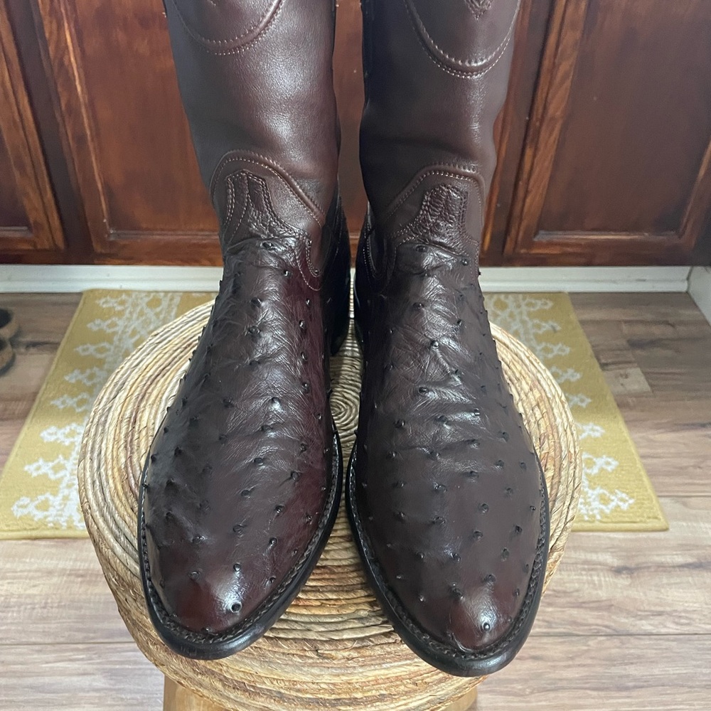 Tecovas Duke ostrich boots. In excellent used condition. Chocolate brown. 11.